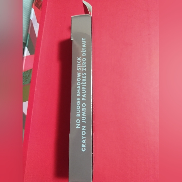 BNIB E.L.F No Budge Shadow Stick in "Magnetic Pull" - Picture 4 of 5